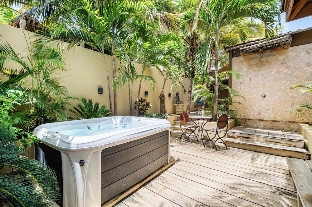 Bamboo Bonaire Boutique Resort 24/50