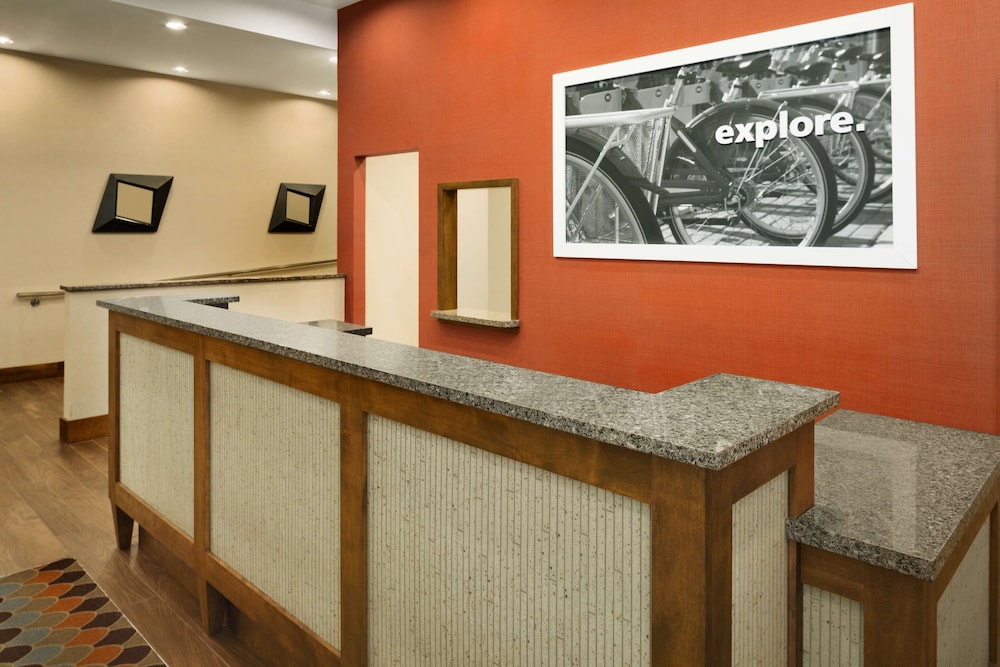Hampton Inn & Suites Clayton/St Louis-Galleria Area 9/61