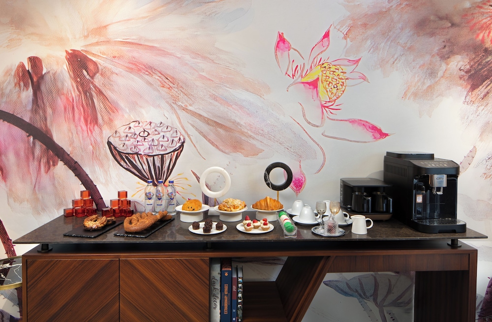 Lobby at Ess Hotel, ISTANBUL