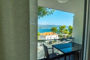 1 Bedroom, Duplex, Gallery