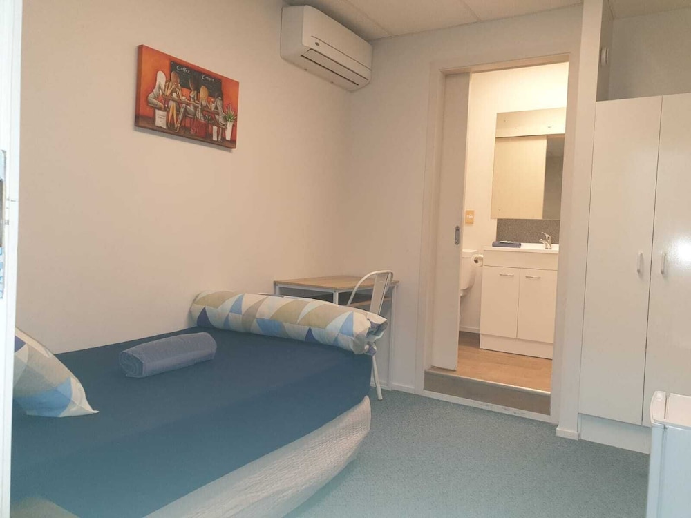 Backpackers Central Hamilton 10/34