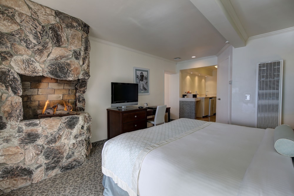 Capri Laguna Inn On the Beach 37/75