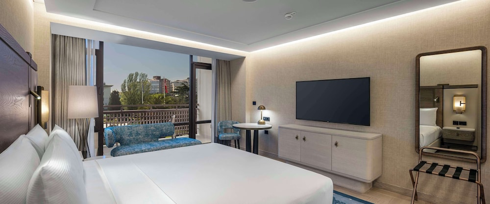 DELUXE, QUEEN BED