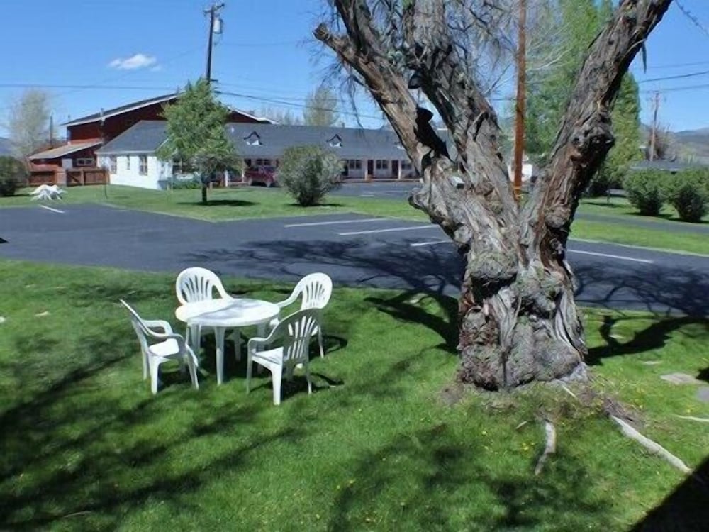Silver Maple Inn and The Cain House Country Suites 10/19