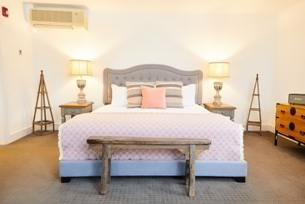Shelter Harbor Inn 16/72