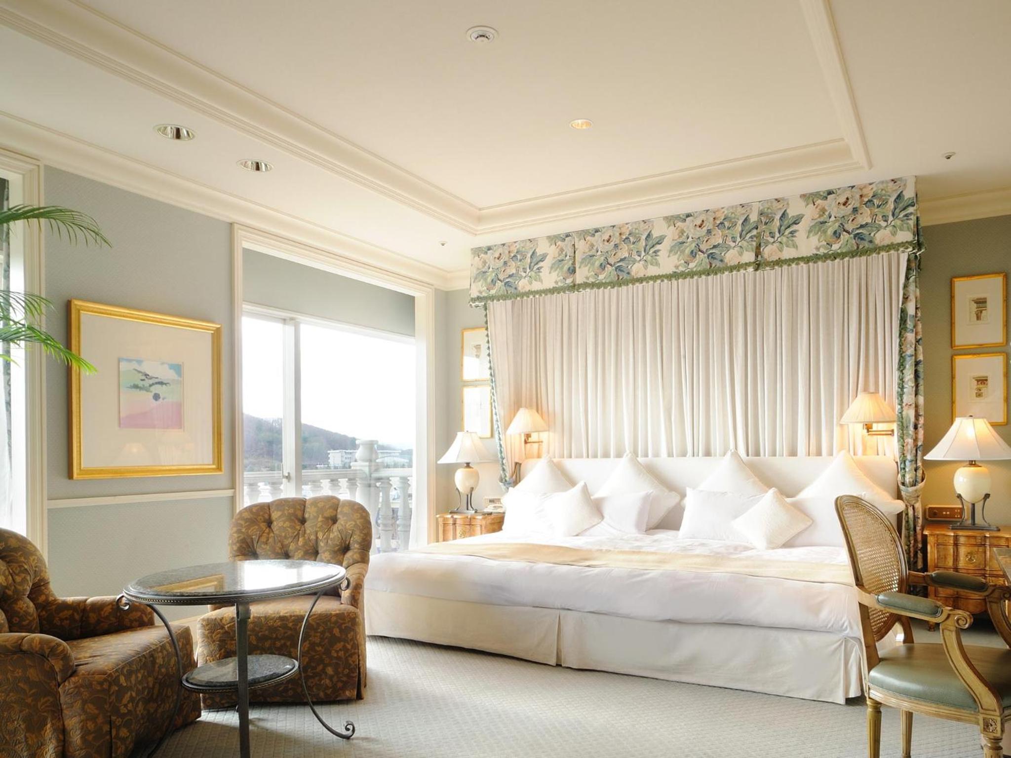Royal, Suite, Garden View