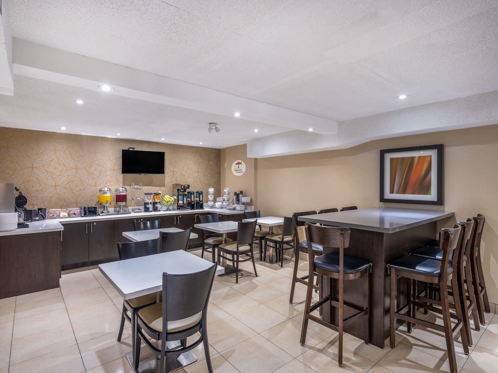 Super 8 by Wyndham Toronto East ON 31/50