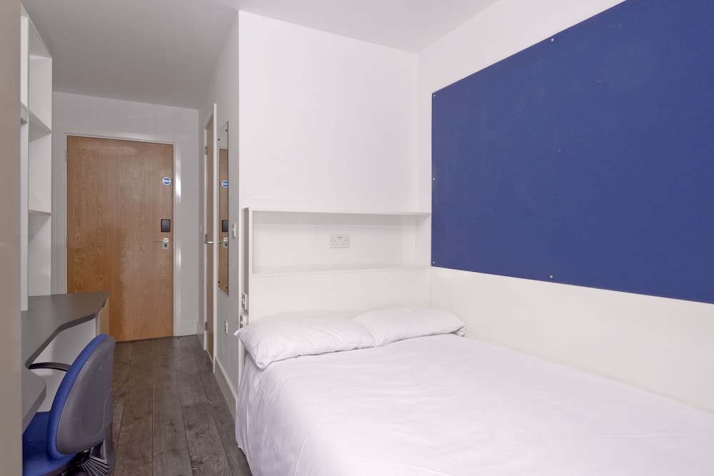 STANDARD, 3 DOUBLE BEDS