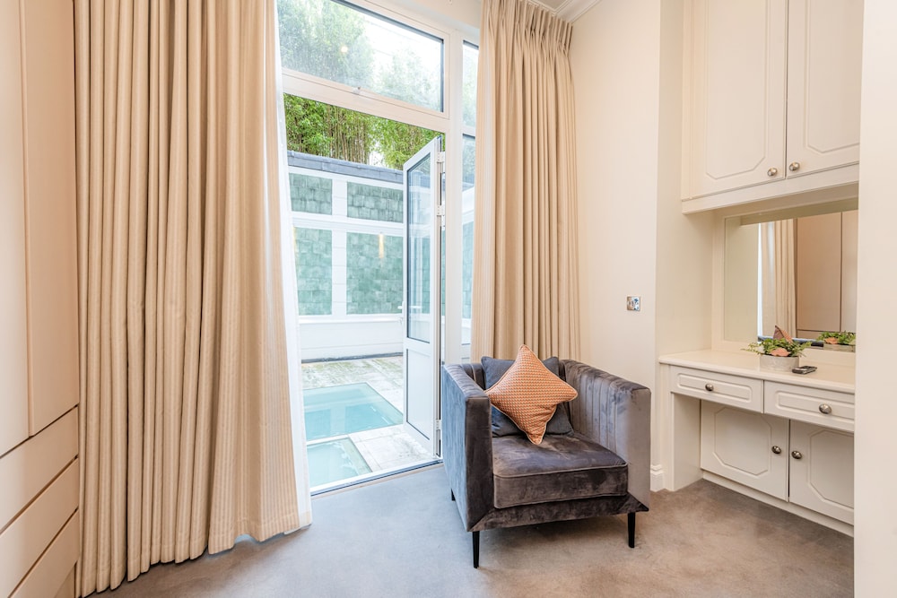 20 Hertford Street 33/50