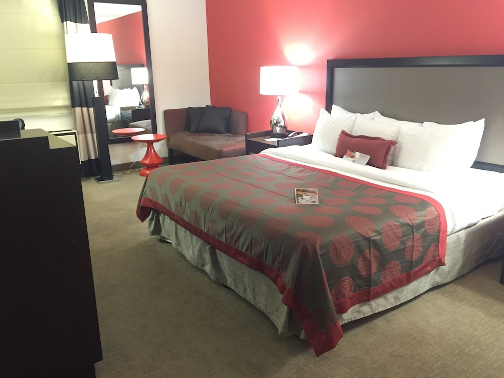 Ramada by Wyndham Marquette 6/59