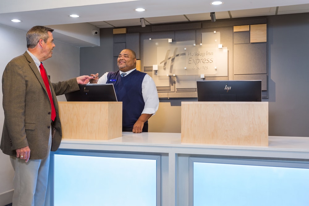 Holiday Inn Express Hotel And Suites Wilmington University Center 10/62