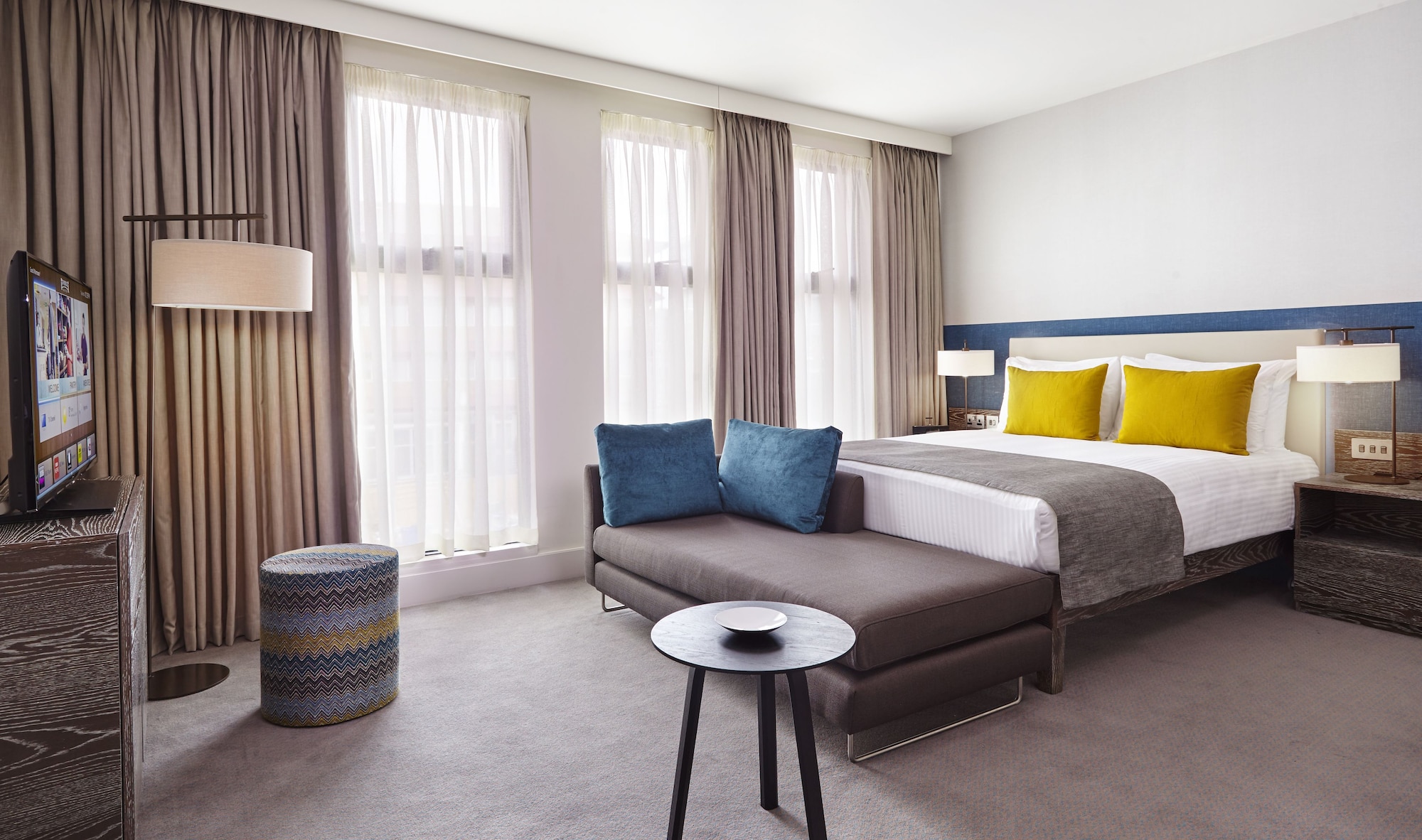 STUDIO, SUITE, KING BED, KITCHEN, BATHTUB