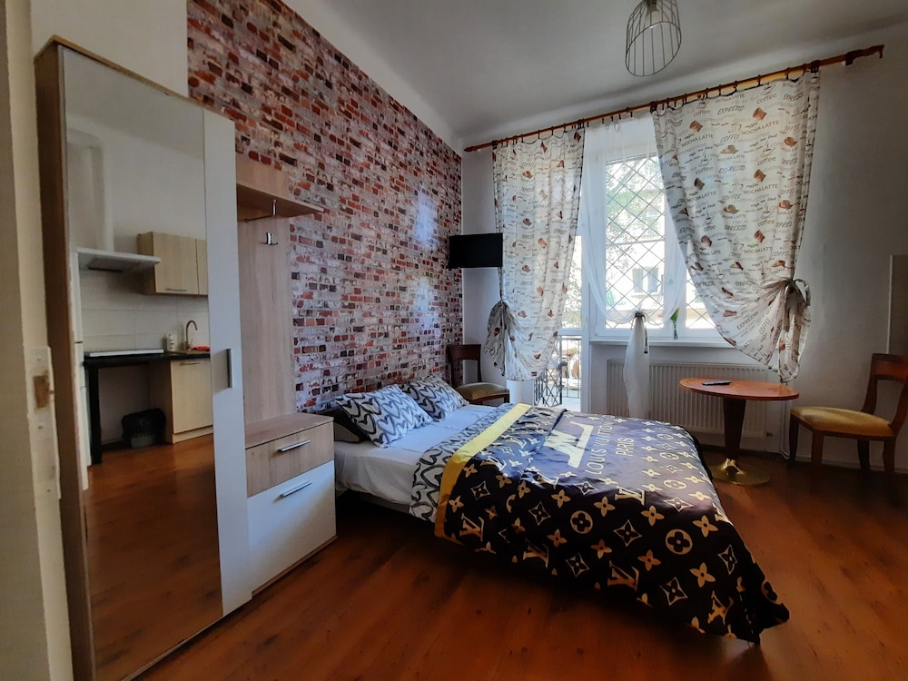 1 BEDROOM, BASIC, APARTMENT