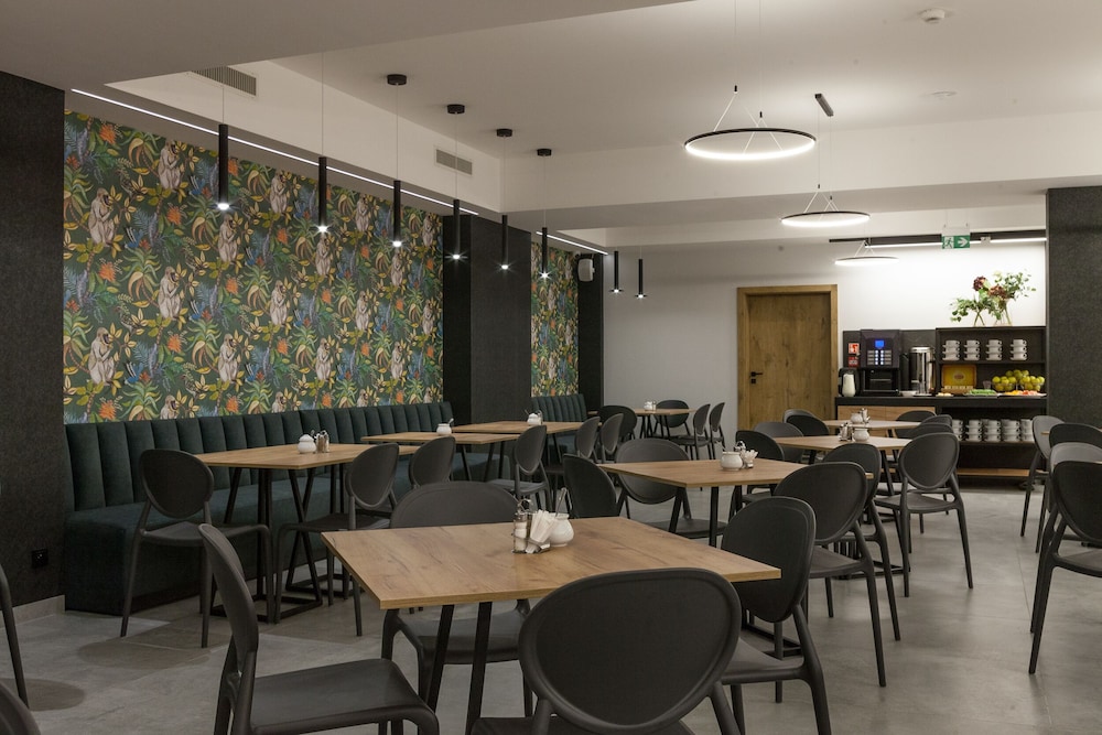 restaurant cafeteria