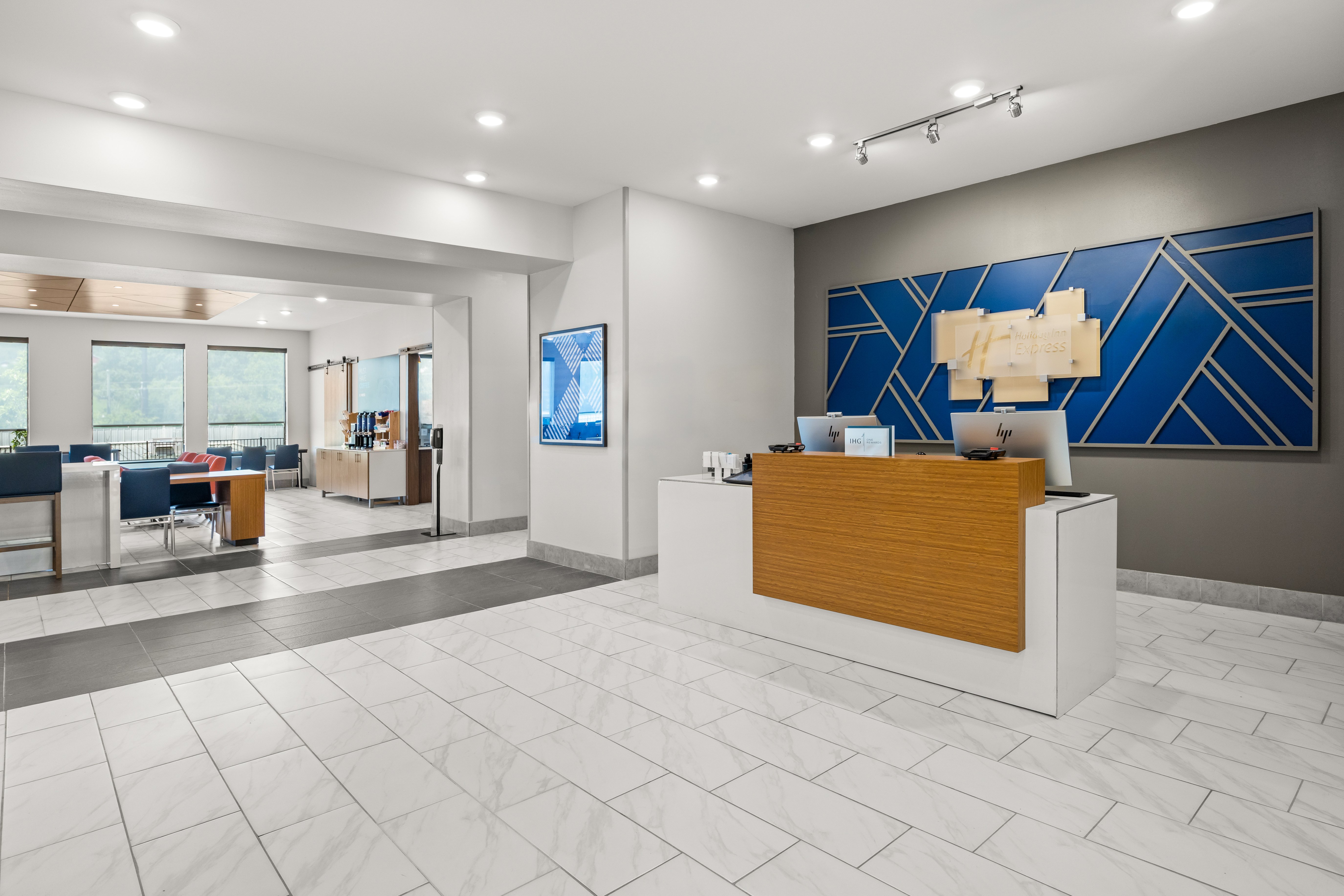 Holiday Inn Express Asheville Woodfin an IHG Hotel 2/24
