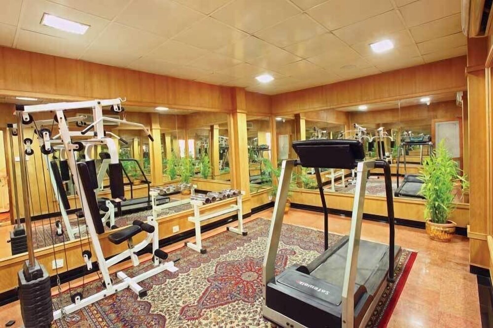 Quality Airport Hotel 16/32