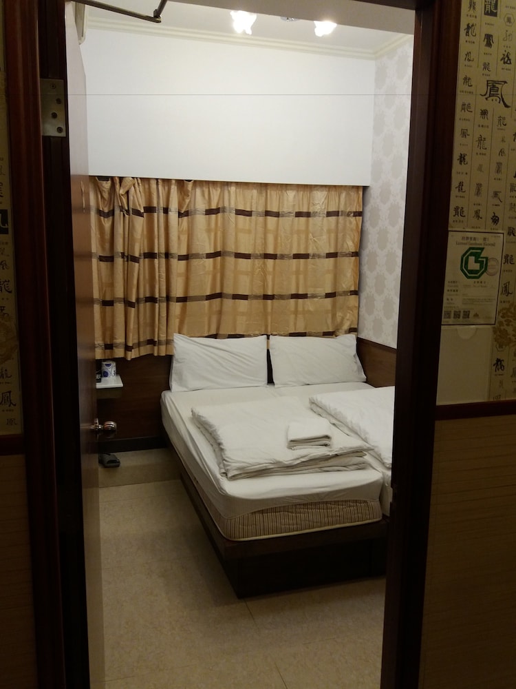 Deluxe, Twin Beds, No Window