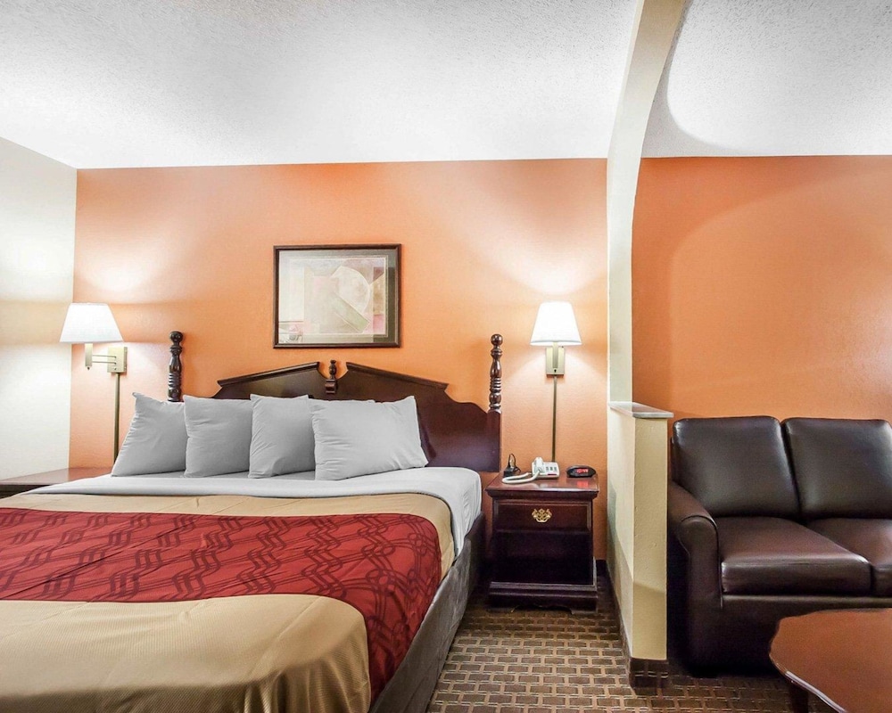 Econo Lodge Inn & Suites Tuscaloosa I-20 18/37