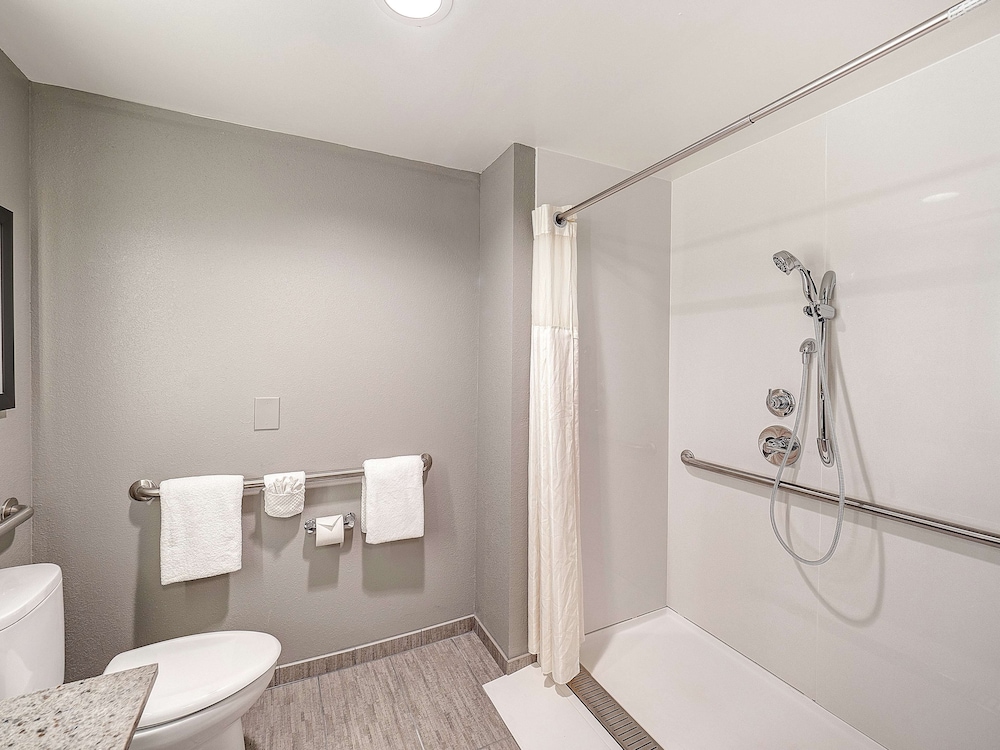Doubletree By Hilton Bloomington 20/76