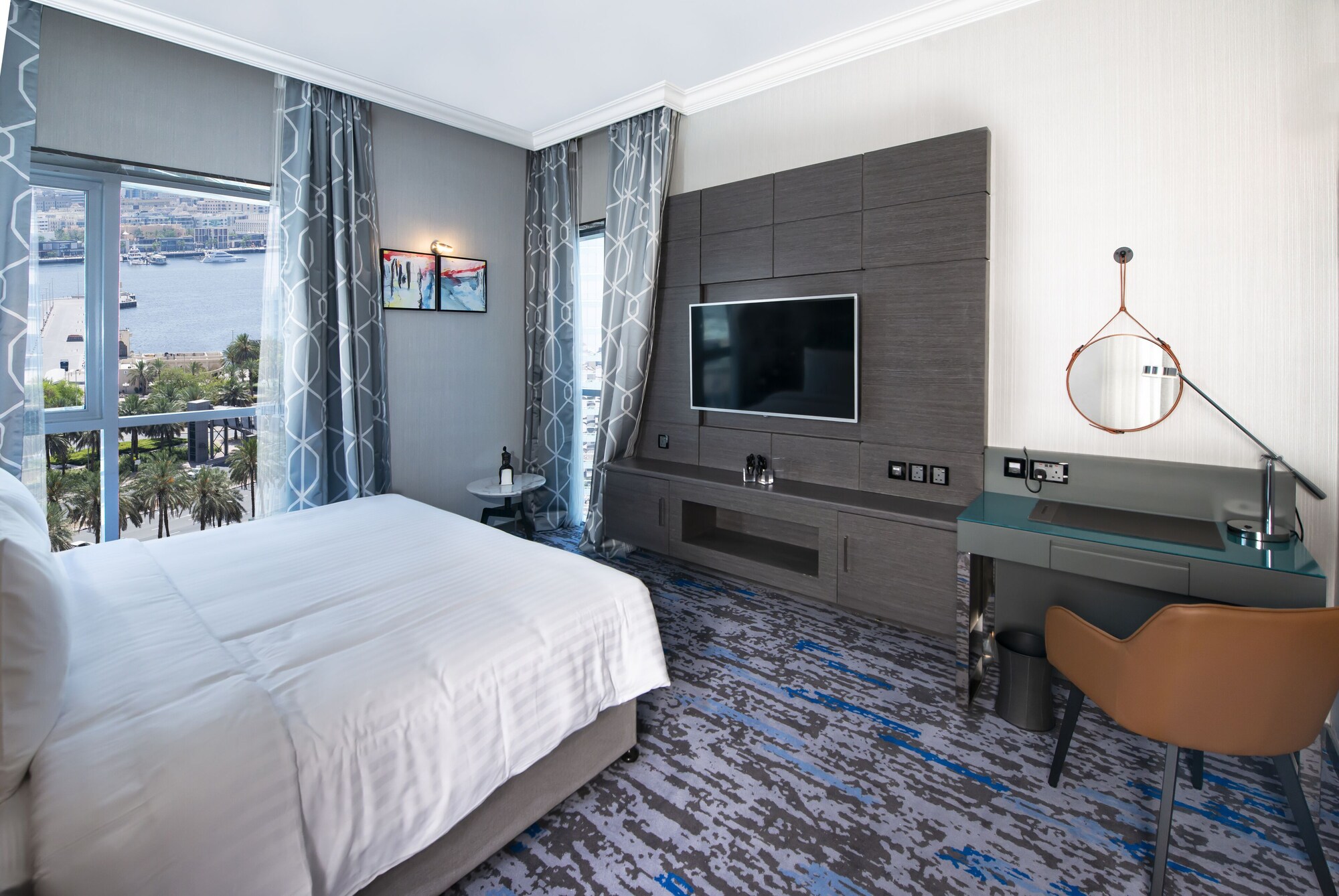 2 BEDROOMS, SUITE, CREEK SIDE