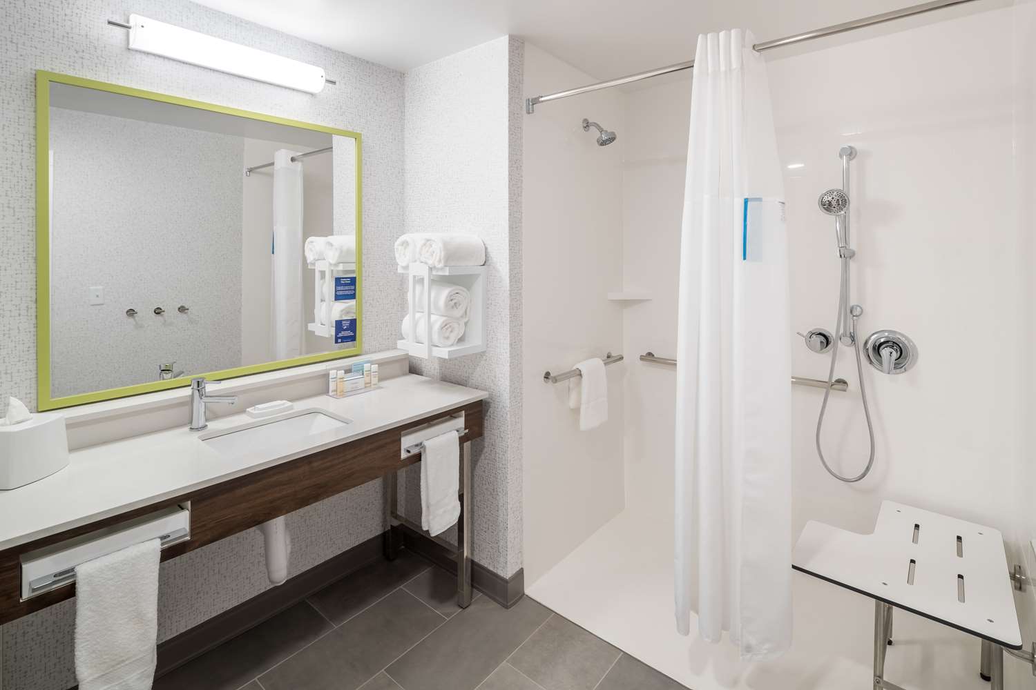 Hampton Inn Suites Cape Canaveral Cruise Port Fl 54/55