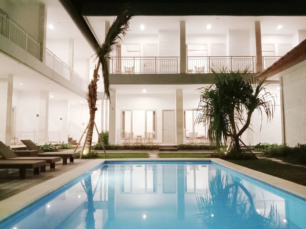Berawa Dini Guesthouse 12/22