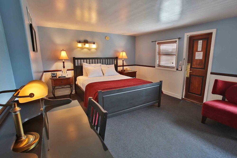 STATEROOM, CITY VIEW