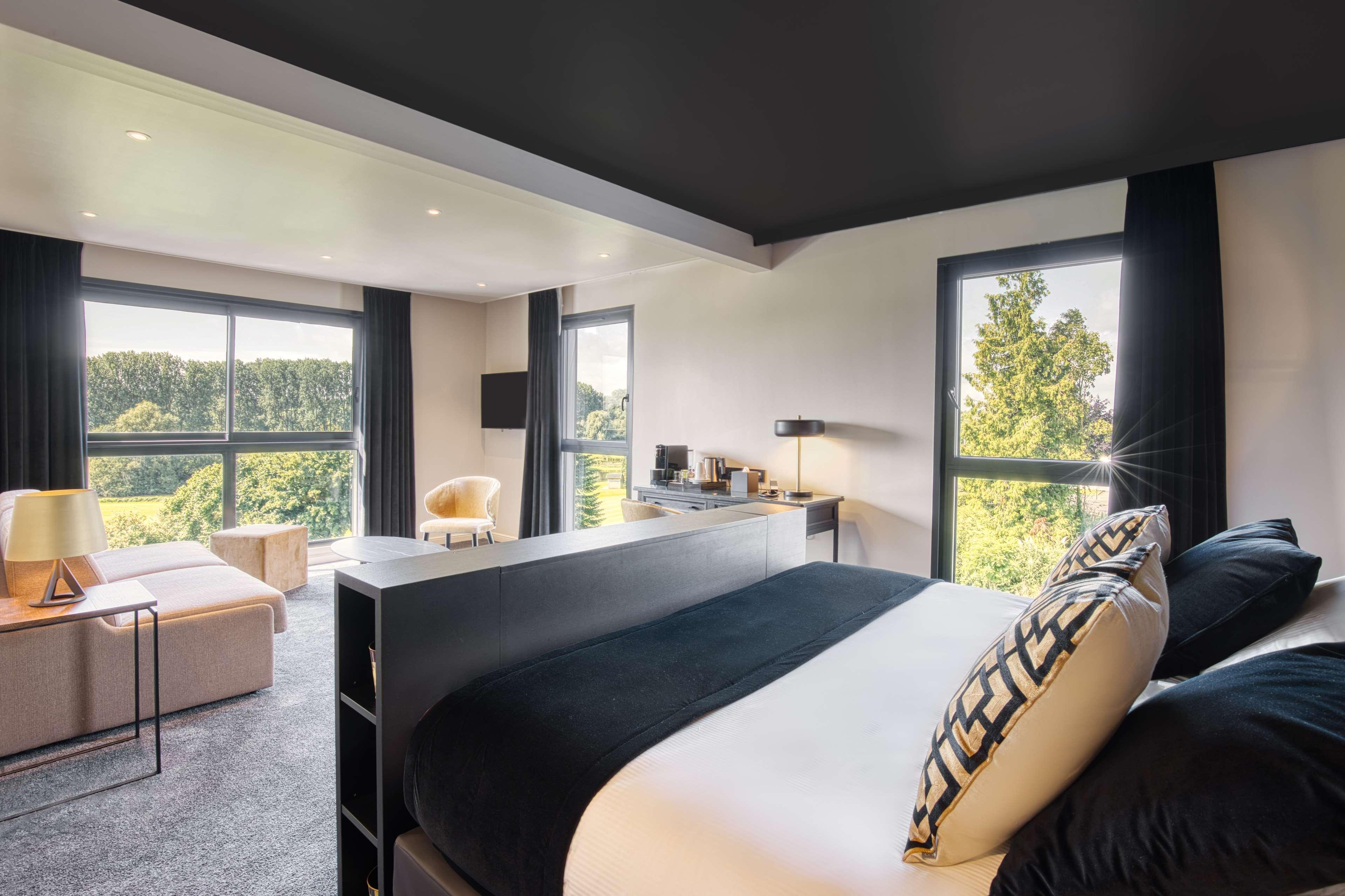 Prestige, Suite, King Bed, Golf Course View, Sofa