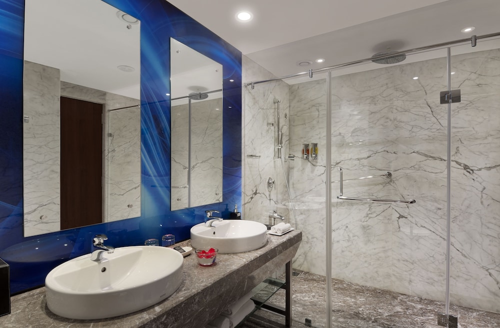 The Elanza Hotel 21/22