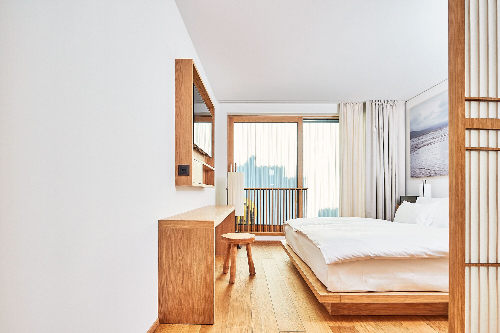 MEDIUM, DOUBLE BED