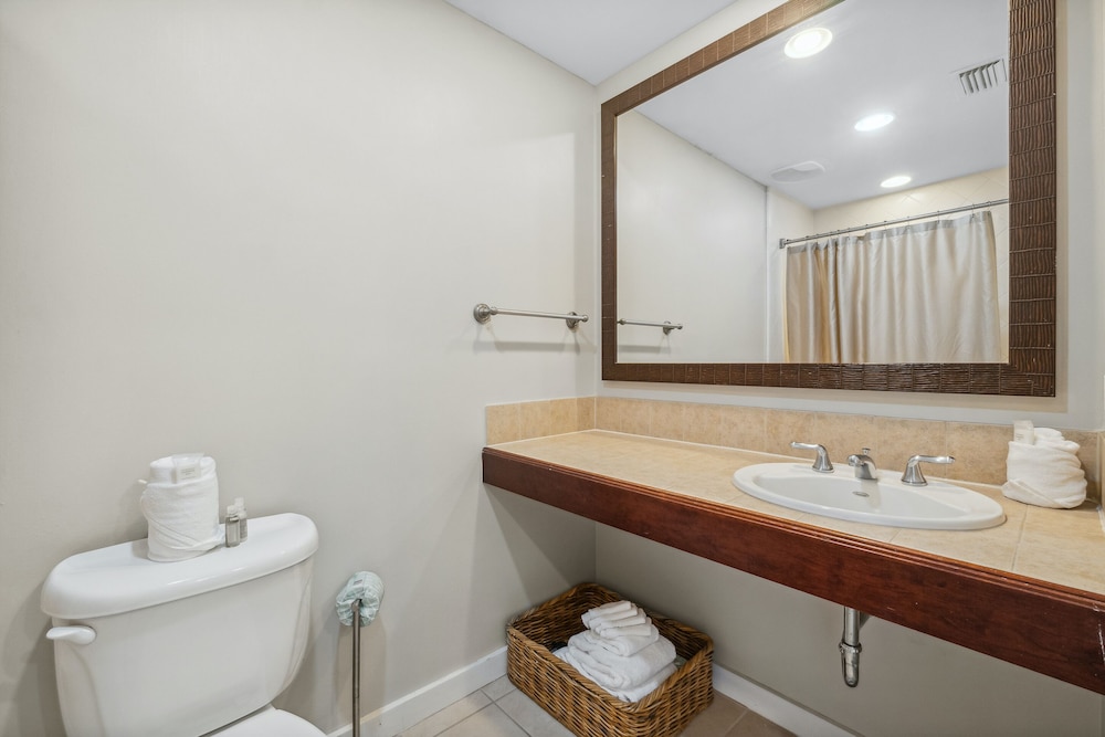 Luau Resort by Panhandle Getaways 48/50