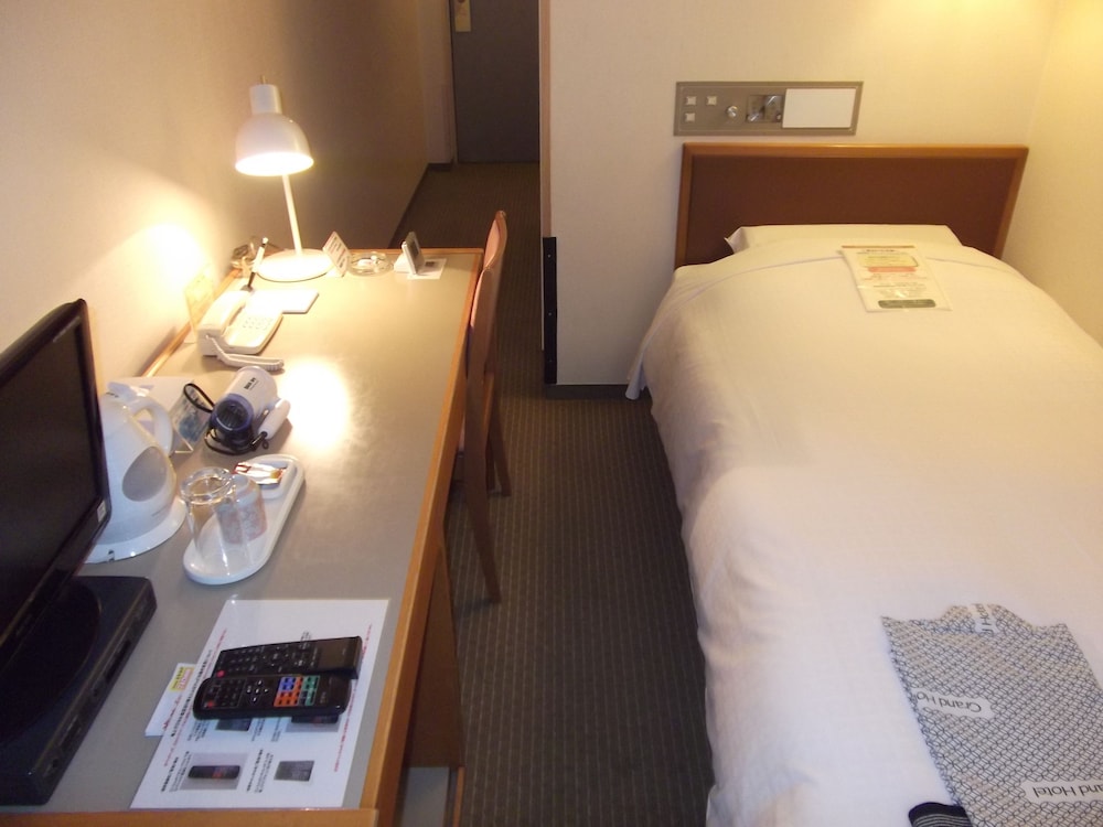 Ichikawa Grand Hotel 8/38