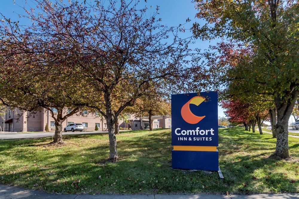 Comfort Inn and Suites Lees Summit Kansas City 45/50