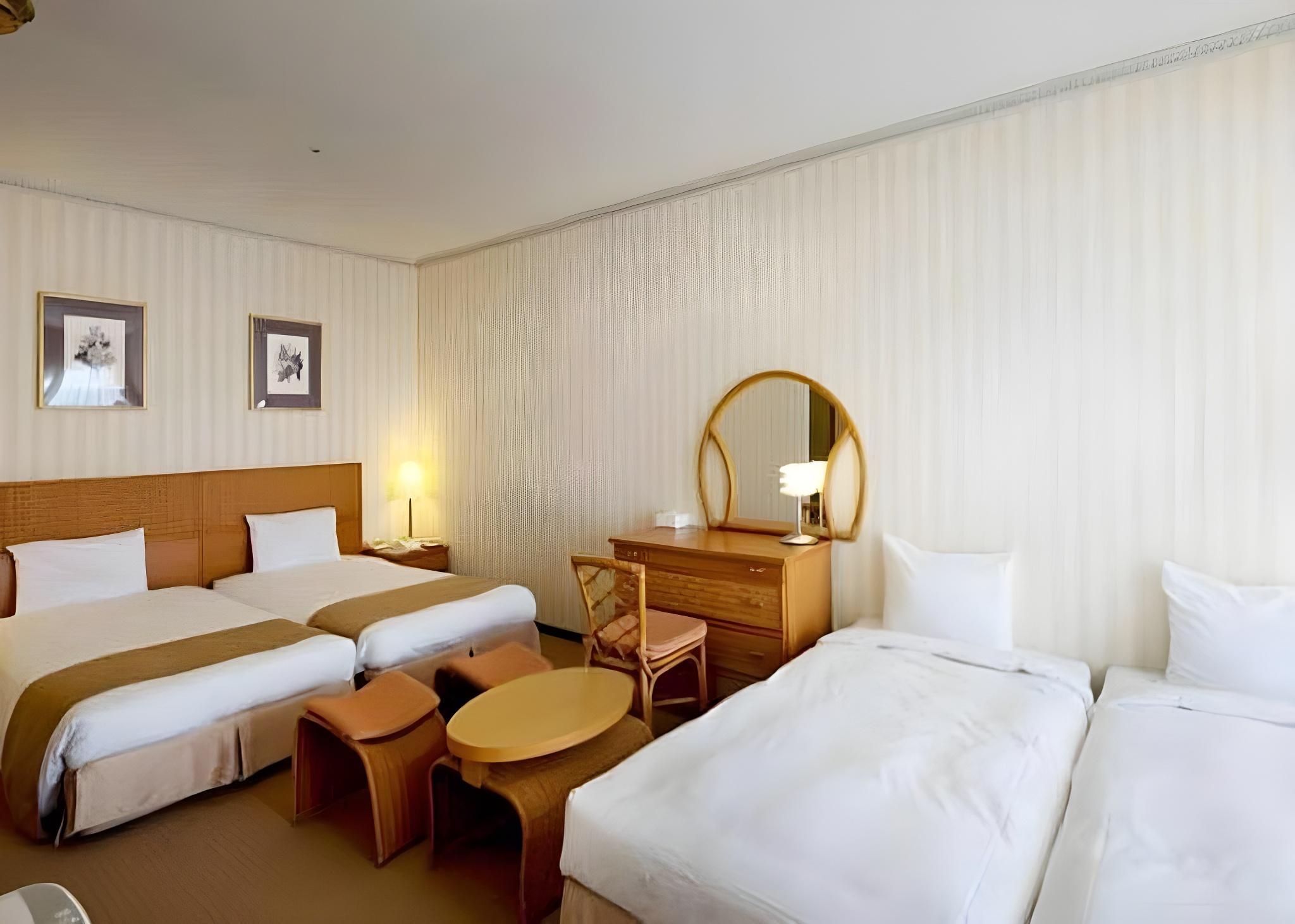 Room, Quadruple, Twin Beds, Two Extra Beds, Balcony
