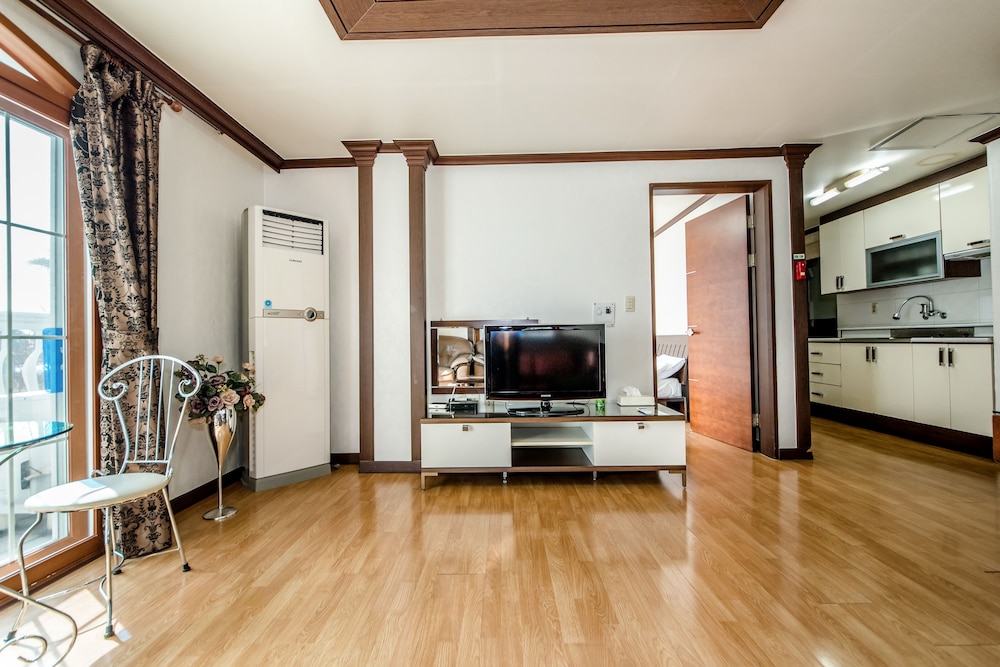 Jungmun Jejuhue Pension 30/44