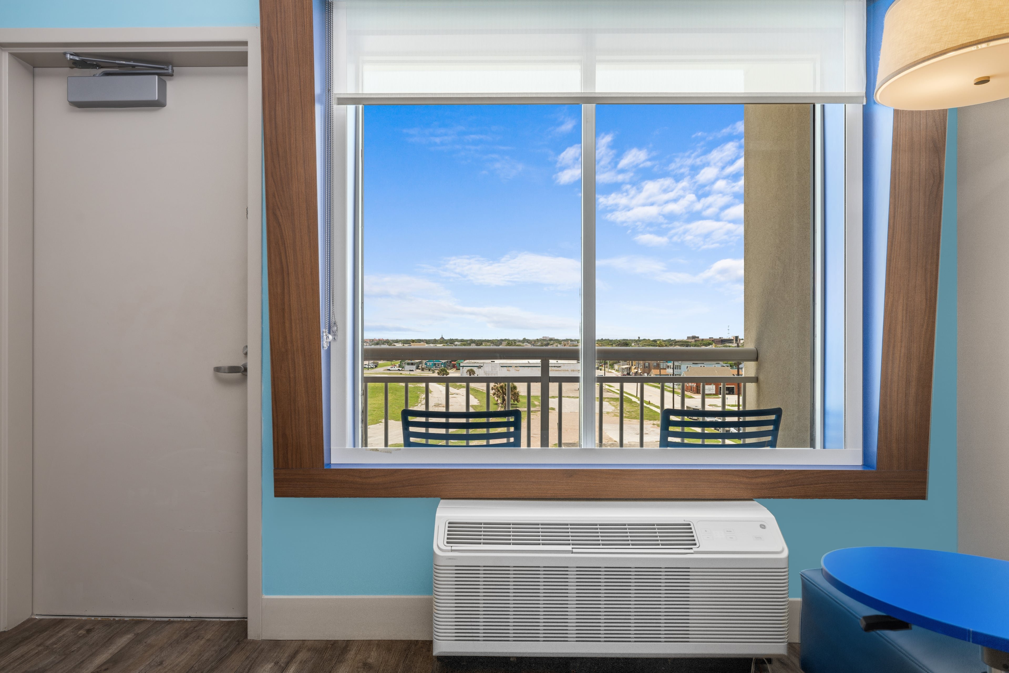 Holiday Inn Express Suites Galveston Beach 44/65