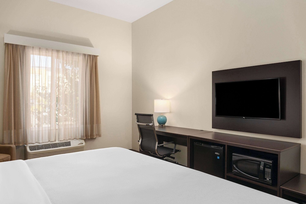 La Quinta Inn & Suites by Wyndham Wenatchee 11/34