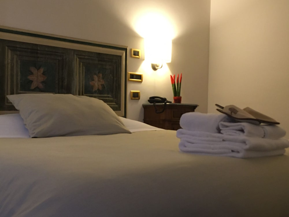 S. Martin Hotel 10/50