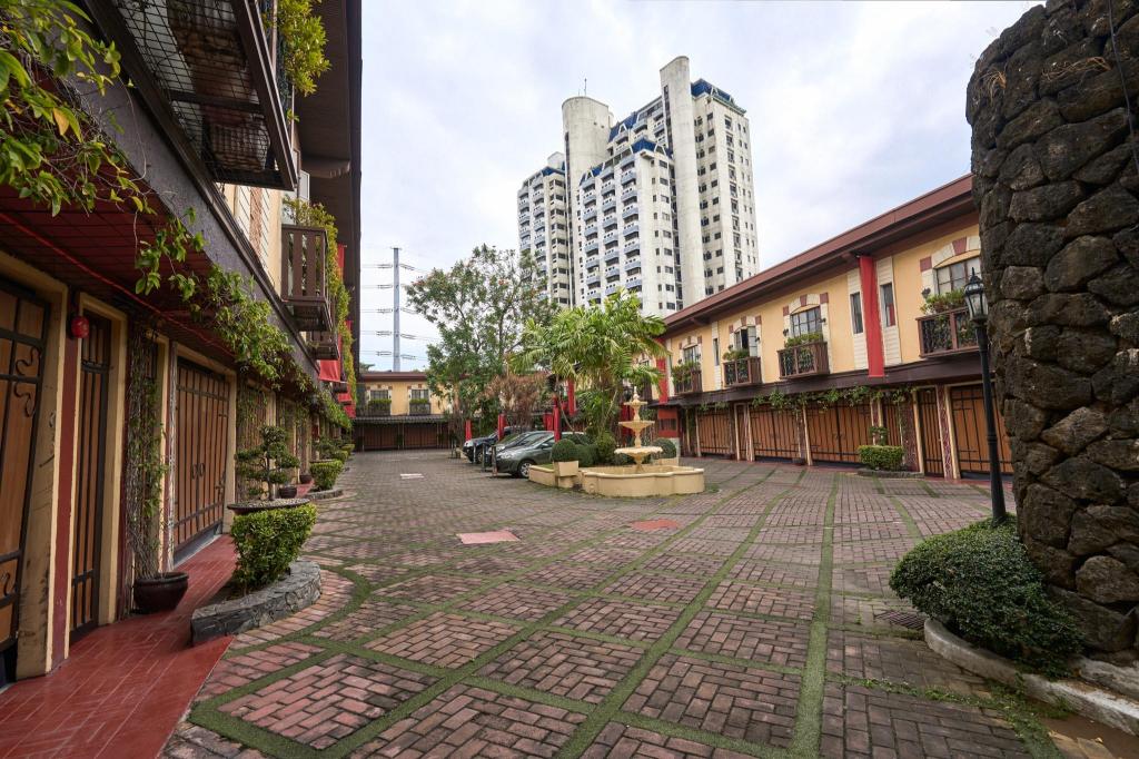 Victoria Court Suites 40/49