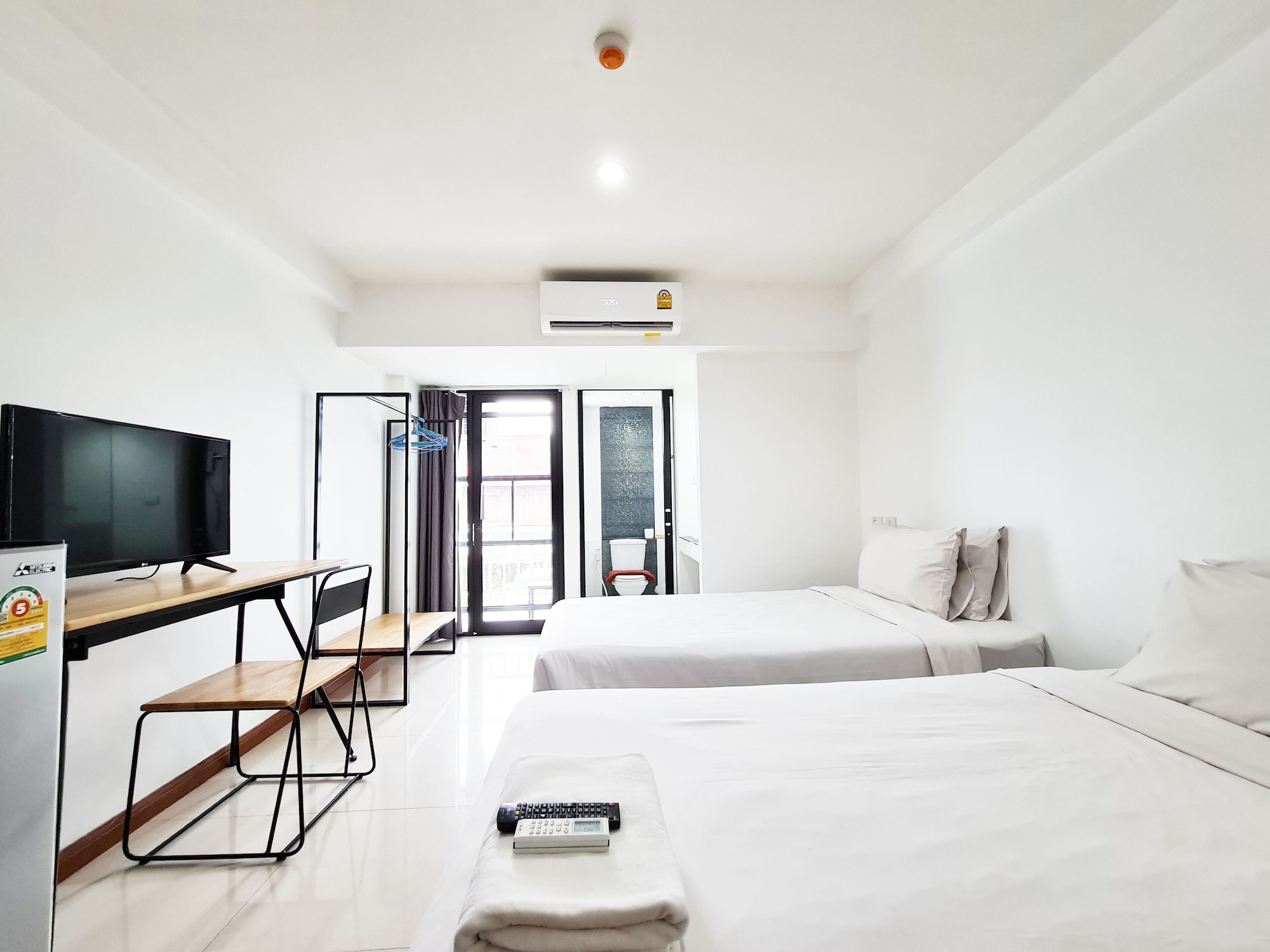 DELIGHT, TWIN BEDS