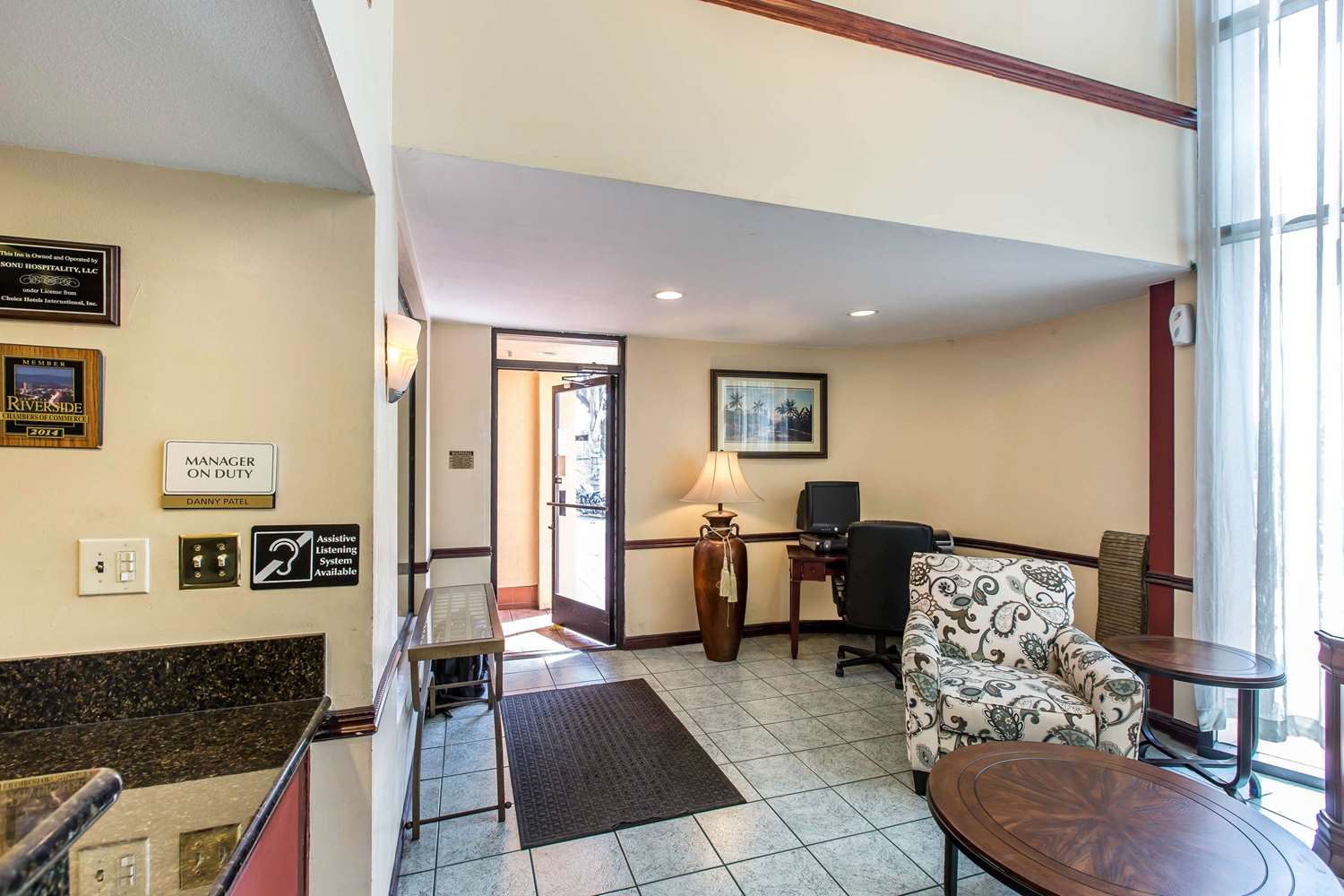 Econo Lodge Inn & Suites Riverside Corona 22/34