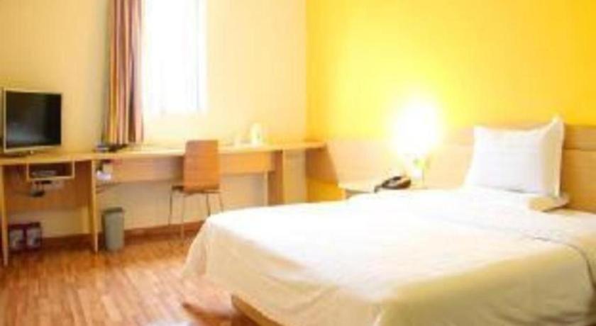 7 Days Inn Wuhan Dingziqiao Zhongnan Road Metro Station 32/43