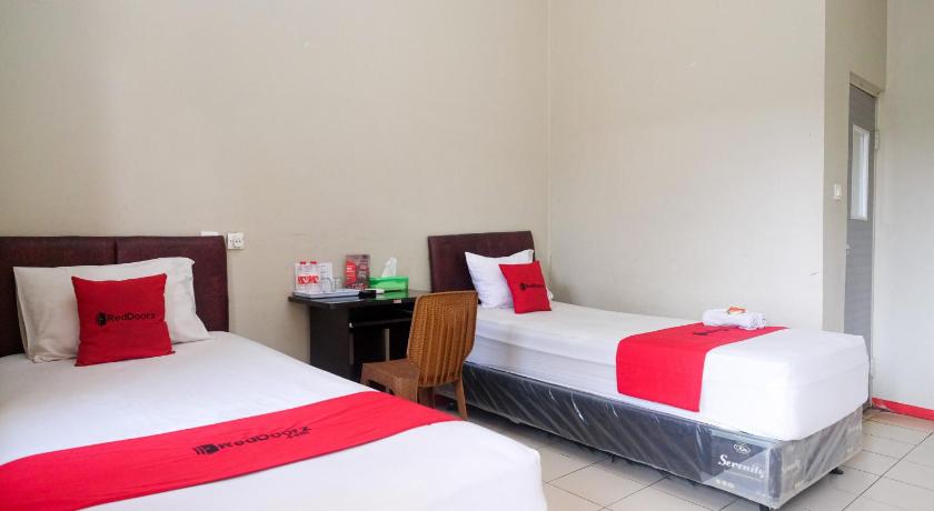 RedDoorz near Kampus UMP Purwokerto 22/44