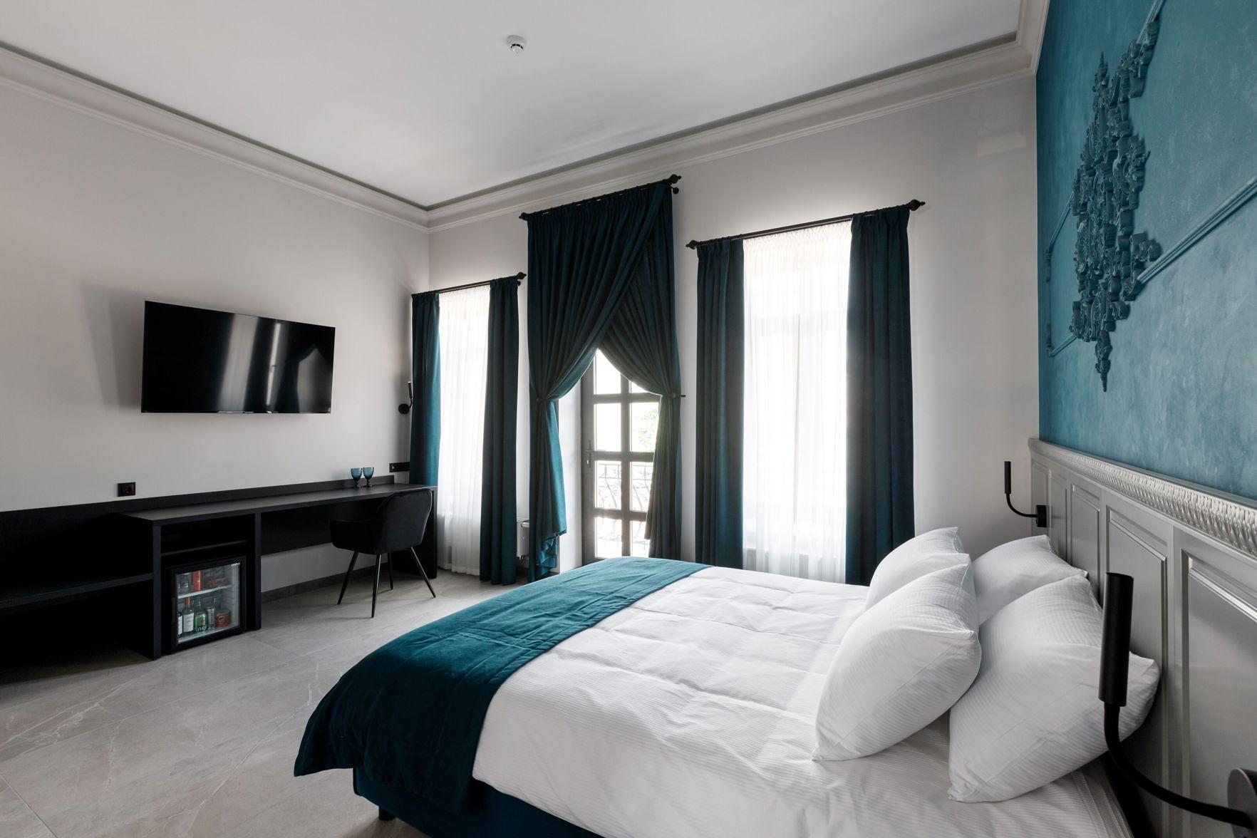 Superior, Queen Bed