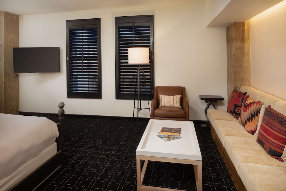 Hotel Valencia Riverwalk 44/63