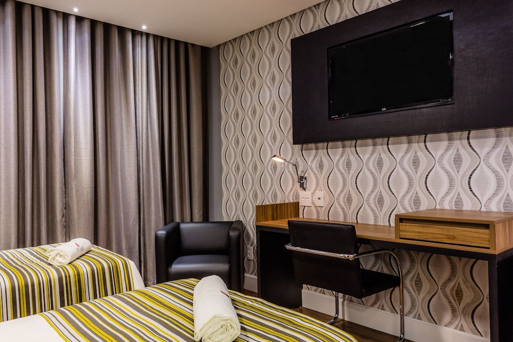Vogue Hotel 40/60