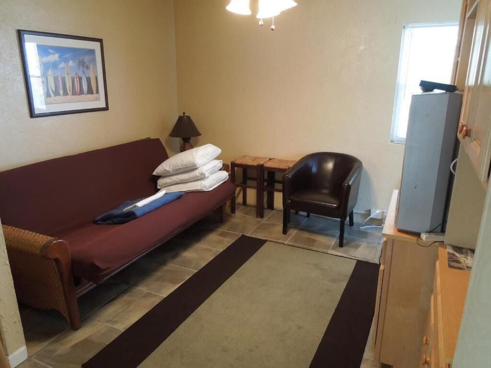 Sifting Sands Motel 8/34