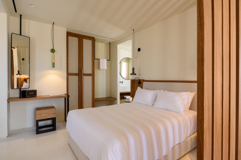 Potnia Theron Suites 27/79