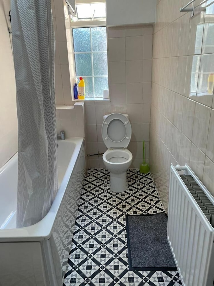 Rahal Hotel Hackney London 43/47