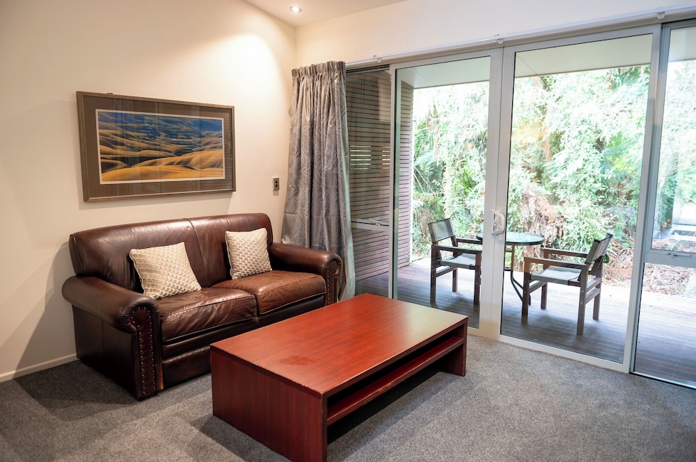 Punga Grove 42/62